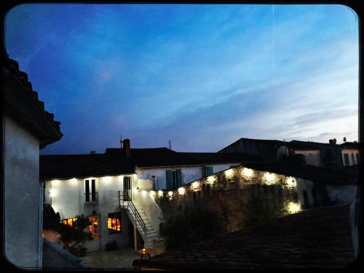 Maison Face Au Soleil เลอบัวส์-ปลาจ-อ็อง-เร ภายนอก รูปภาพ