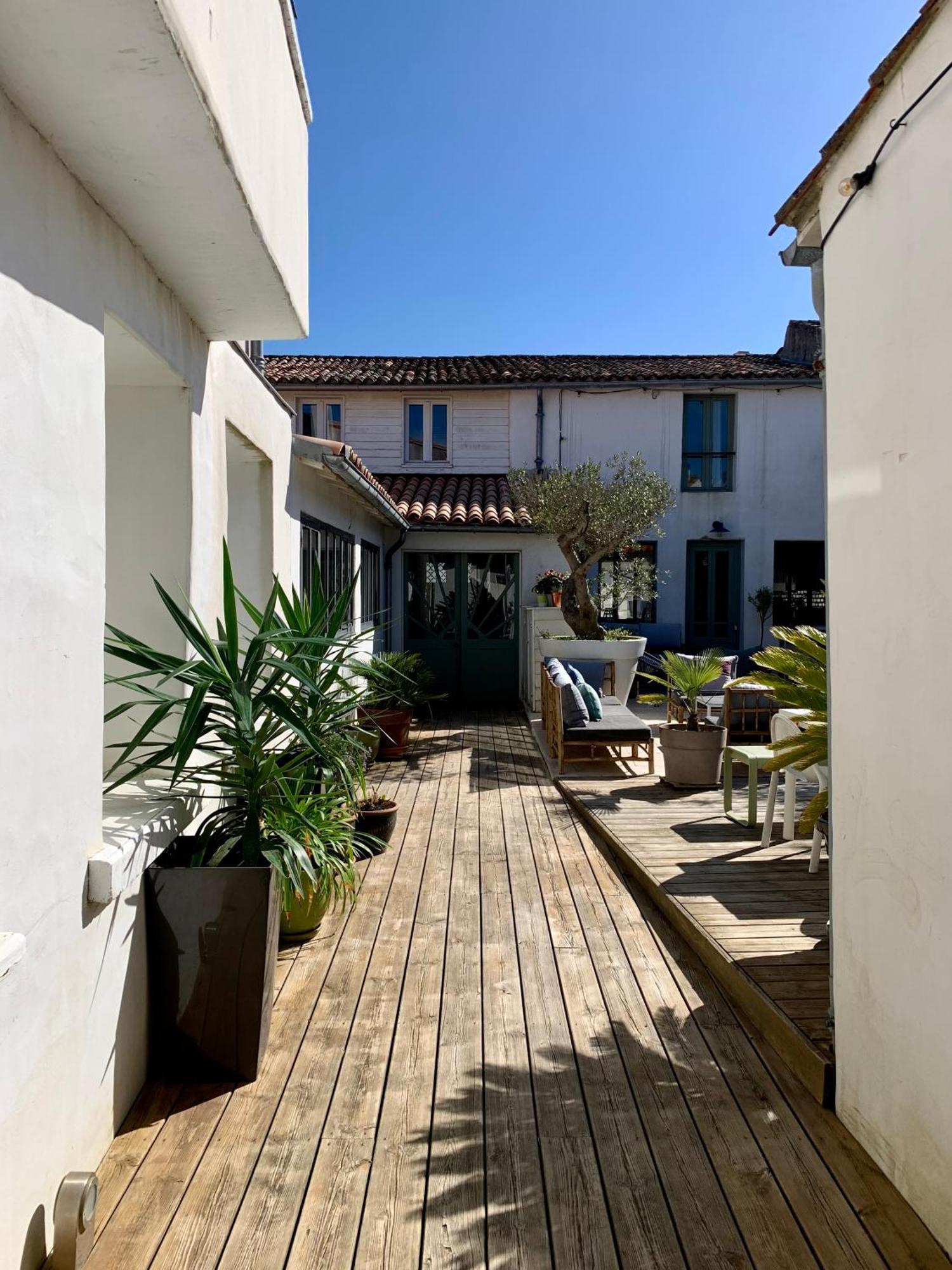 Maison Face Au Soleil เลอบัวส์-ปลาจ-อ็อง-เร ภายนอก รูปภาพ